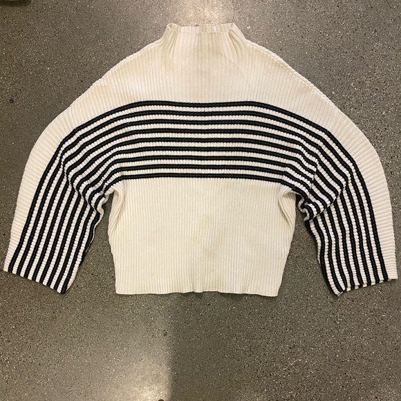 Mock neck sweater - Picture 3 of 3